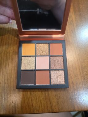 HUDA BEAUTY Warm Neutral 9-Shade Eyeshadow Palette - Orange, Peach, Gold, Brown